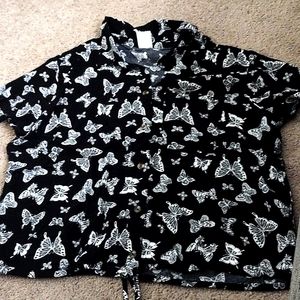 XXXL Black crop top with tie bottom.